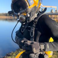 Diver_yellow helmet