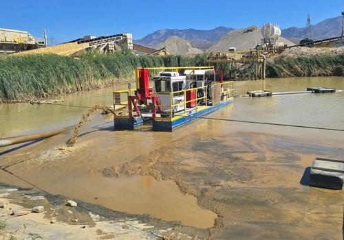 Dredging pond with a pond liner